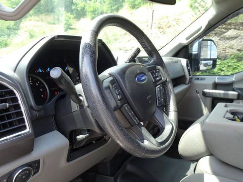 Used 2015 Ford F150 XLT w/ Equipment Group 302A Luxury AWD/4WD image 18