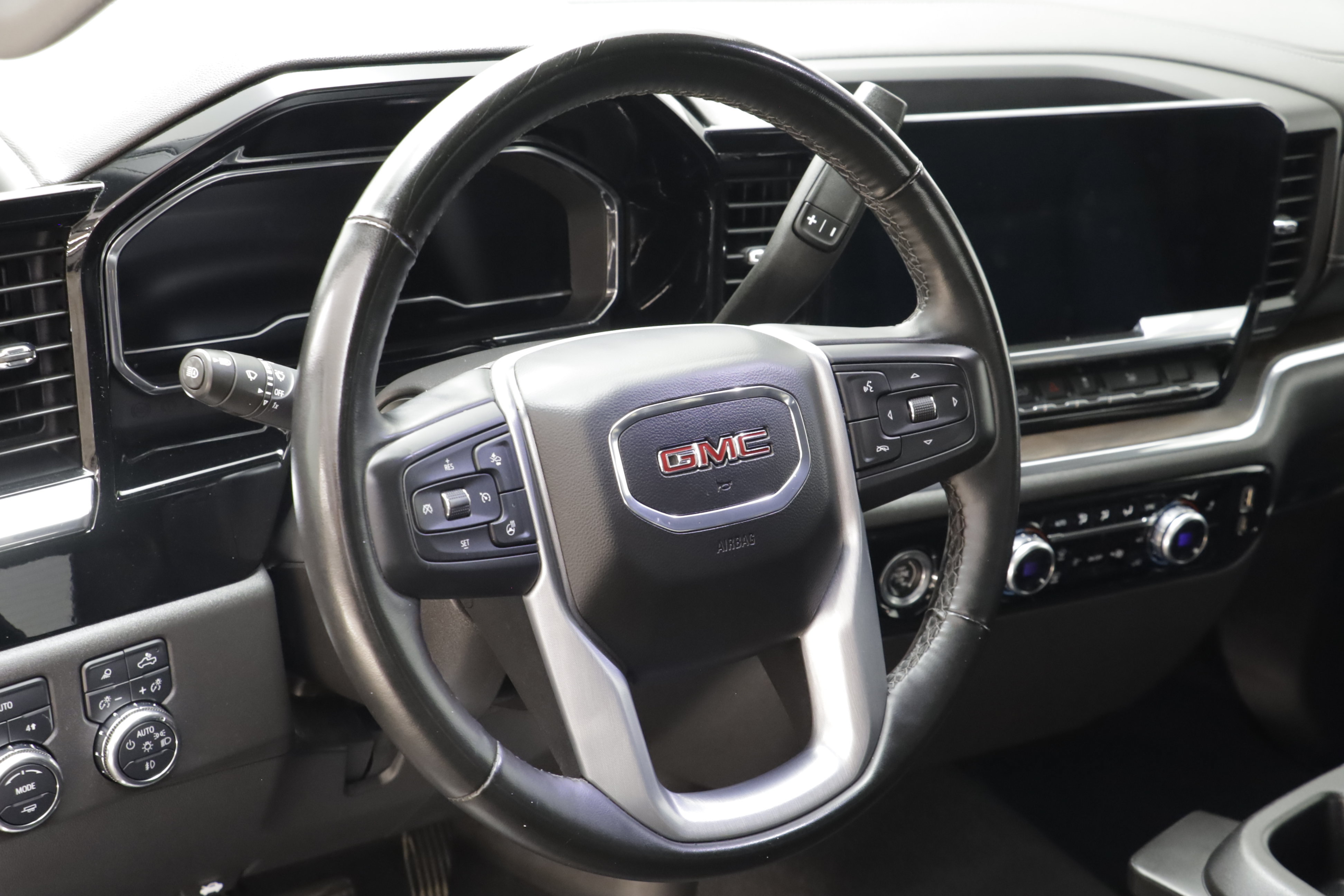 Used 2024 GMC Sierra 1500 SLT AWD/4WD image 8