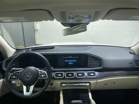 Used 2022 Mercedes-Benz GLS 450 4MATIC image 10