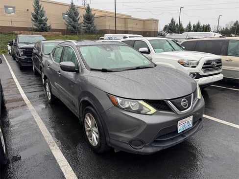 Used 2019 Nissan Rogue Sport SV image 2