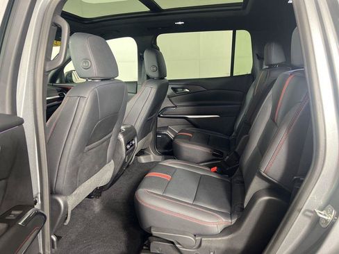 Used 2024 Chevrolet Traverse RS FWD image 9