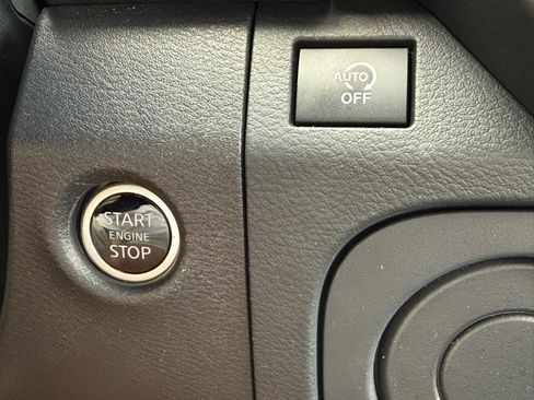 Used 2025 Nissan Frontier SV RWD image 14