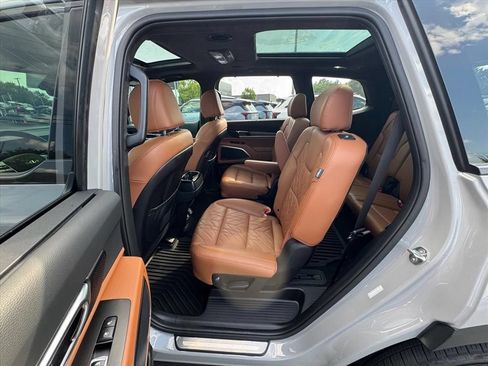 Certified 2025 Kia Telluride SX Prestige X-Line AWD/4WD image 12