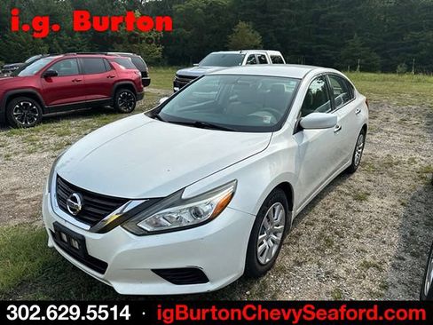 Used 2016 Nissan Altima 2.5 S w/ Interior Lighting Package FWD image 3