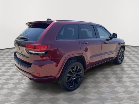 Used 2017 Jeep Grand Cherokee Altitude image 5