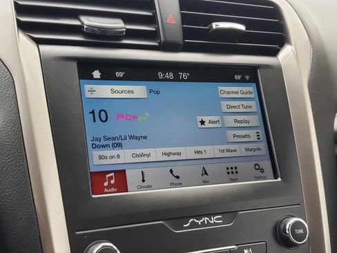Used 2019 Ford Fusion SE FWD image 19