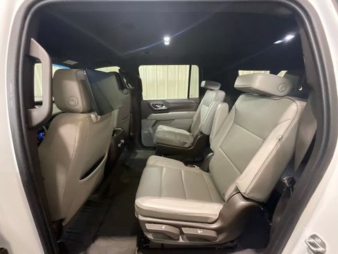 Used 2021 GMC Yukon XL SLT w/ Rear Media and Nav Package RWD image 11