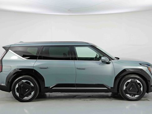 Used 2024 Kia EV9 Land image 58