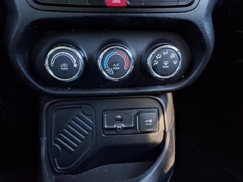 Used 2015 Jeep Renegade Sport w/ Power & Air Group FWD image 15