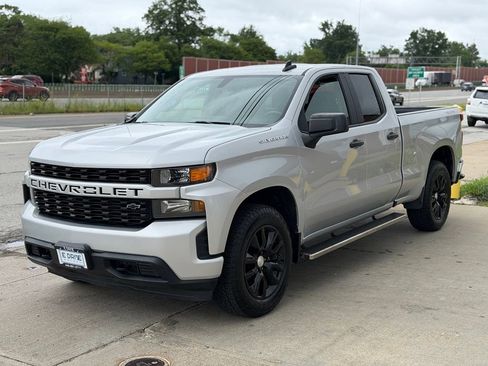 Used 2020 Chevrolet Silverado 1500 Custom w/ Custom Value Package AWD/4WD image 1