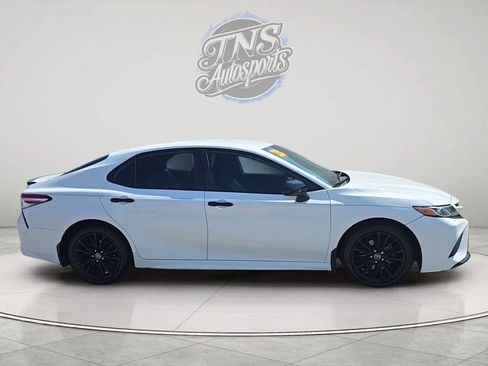 Used 2020 Toyota Camry SE FWD image 6