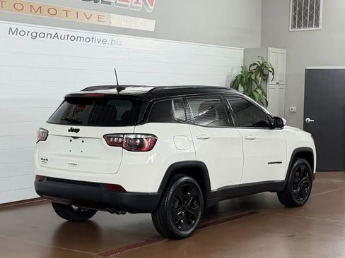 Used 2018 Jeep Compass Latitude w/ Popular Equipment Group AWD/4WD image 3