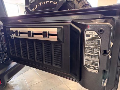 Used 2018 Jeep Wrangler Rubicon image 37