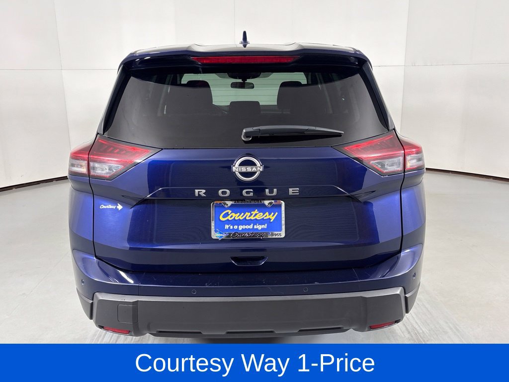 Used 2025 Nissan Rogue SV FWD image 9
