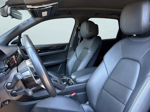 Used 2023 Porsche Cayenne AWD/4WD image 5