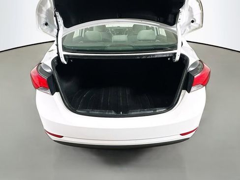 Used 2014 Hyundai Elantra SE image 23