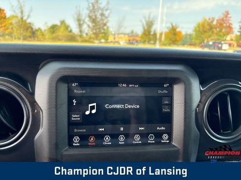 Used 2022 Jeep Gladiator Sport image 25