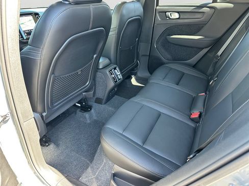 Used 2025 Volvo XC40 B5 Core AWD/4WD image 10