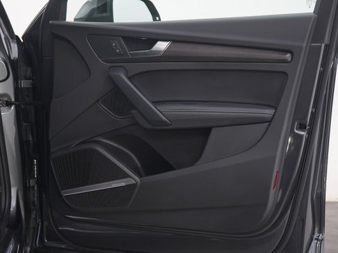 Used 2024 Audi Q5 e Premium Plus w/ Premium Plus Package image 13