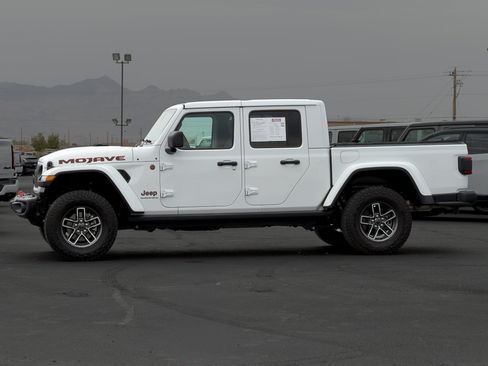Used 2024 Jeep Gladiator Mojave AWD/4WD image 2