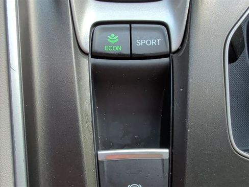 Used 2019 Honda Accord Touring image 16