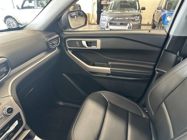 Used 2023 Ford Explorer XLT w/ Equipment Group 202A AWD/4WD image 26