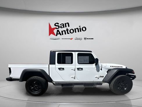 Used 2023 Jeep Gladiator Mojave AWD/4WD image 16