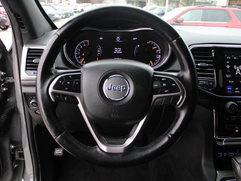 Used 2022 Jeep Grand Cherokee Laredo X image 12