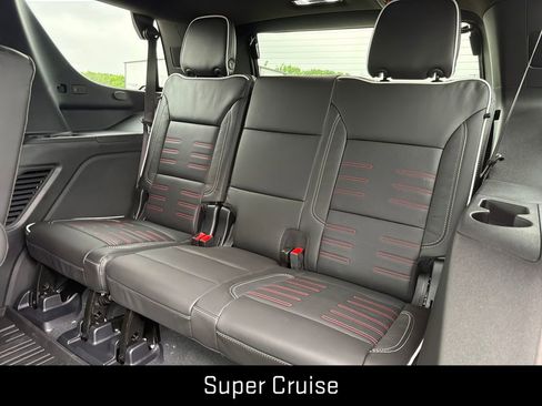 New 2026 GMC Yukon AT4 Ultimate w/ LPO, Floor Liner Package AWD/4WD image 9