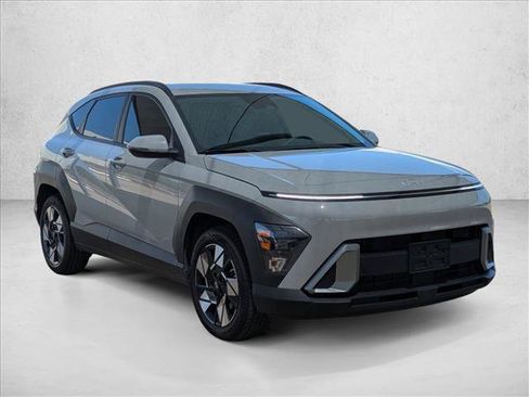 Used 2025 Hyundai Kona SEL FWD image 3
