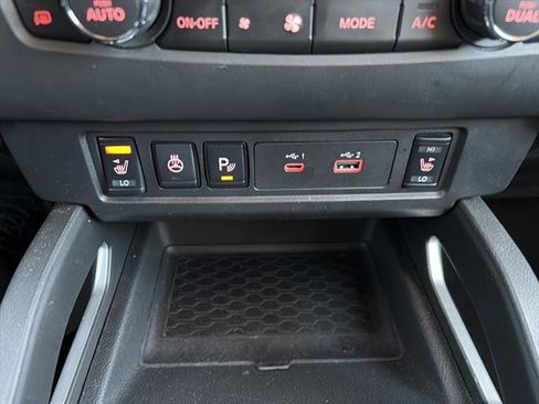 Used 2024 Nissan Frontier SV w/ SV Convenience Package image 23