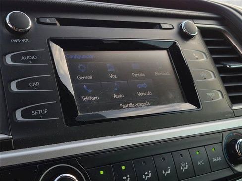 Used 2018 Toyota Highlander LE FWD image 15