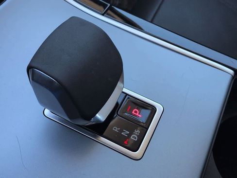 Used 2024 Land Rover Range Rover Velar S image 32