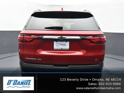 Used 2022 Chevrolet Traverse LT w/ LT Premium Package AWD/4WD image 5