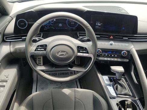 Used 2025 Hyundai Elantra SEL FWD image 11