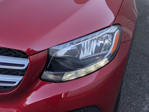 Used 2018 Mercedes-Benz GLC 300 4MATIC image 10