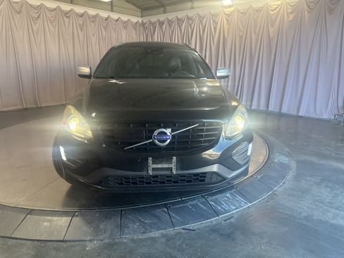 Used 2017 Volvo XC60 T6 R-Design w/ Climate Package image 2