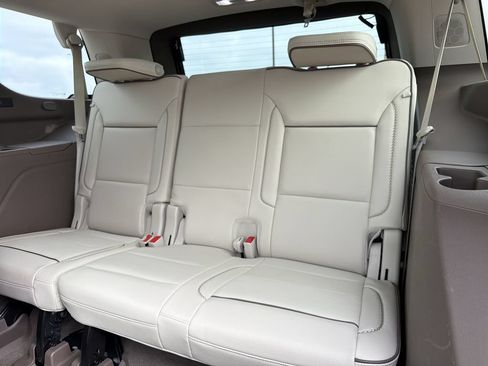 Used 2021 GMC Yukon Denali w/ Denali Premium Package AWD/4WD image 9
