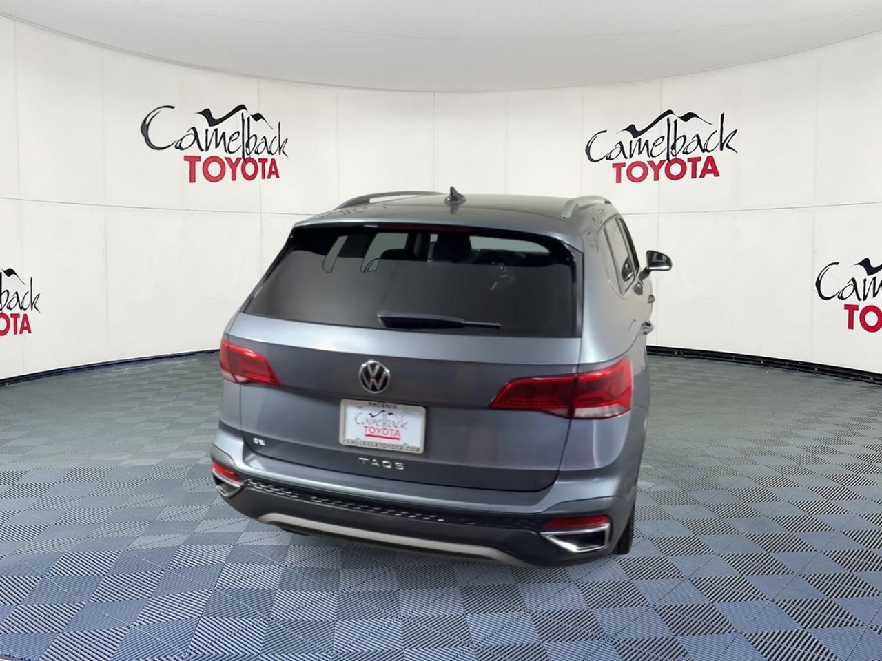 Used 2024 Volkswagen Taos SE FWD image 3