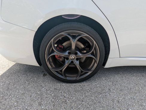 Used 2019 Alfa Romeo Giulia w/ Quick Order Package 22K Sport image 20