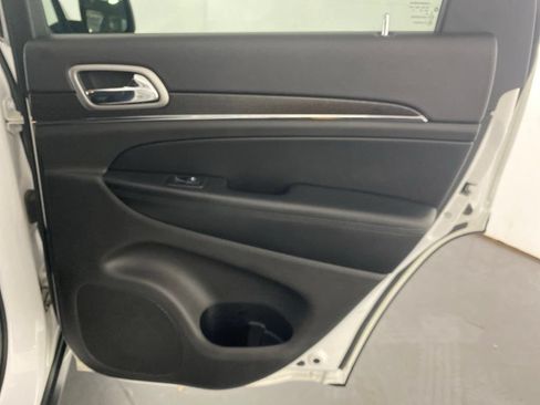 Used 2018 Jeep Grand Cherokee Limited AWD/4WD image 26