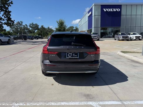 Certified 2025 Volvo V60 B5 Cross Country Plus AWD/4WD image 5