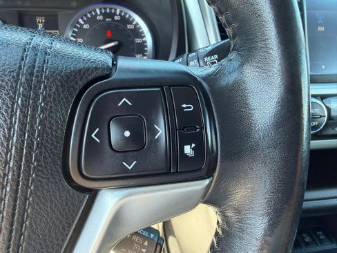 Used 2015 Toyota Highlander XLE AWD/4WD image 18