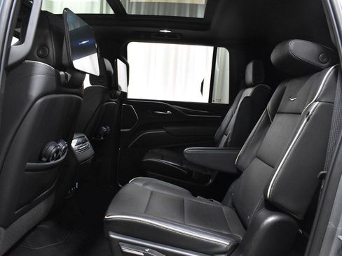 Certified 2023 Cadillac Escalade ESV Premium Luxury AWD/4WD image 4