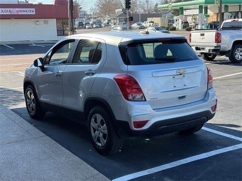 Used 2018 Chevrolet Trax LS image 4