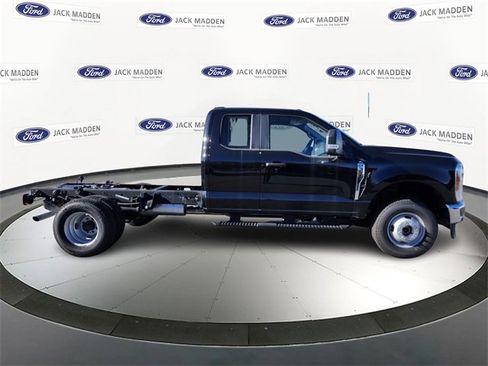 New 2025 Ford F350 XL w/ XL Chrome Package image 6