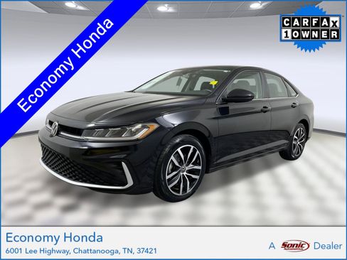 Used 2025 Volkswagen Jetta SE image 1