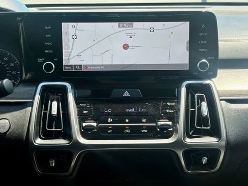Used 2022 Kia Sorento EX w/ Panoramic Sunroof Package FWD image 23