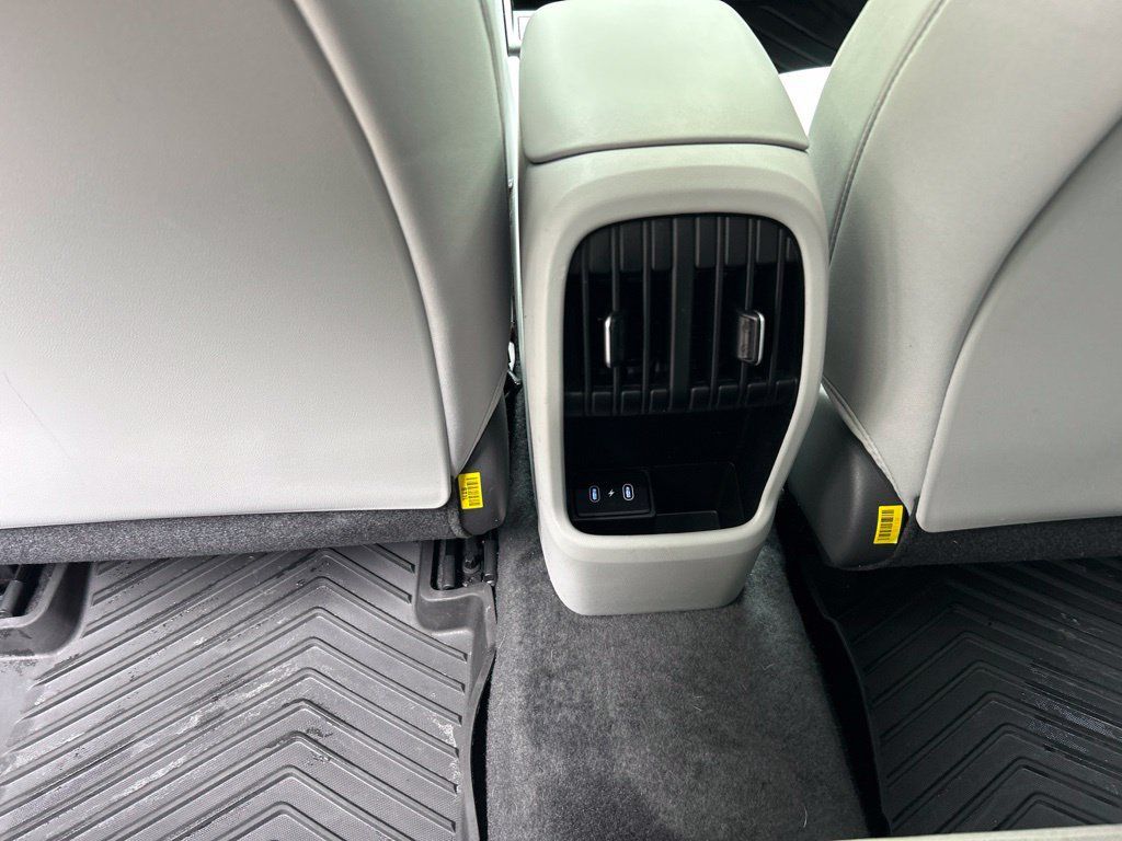 Used 2025 Hyundai Kona SEL FWD image 30