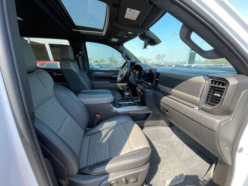 Used 2024 Chevrolet Silverado 1500 ZR2 w/ Technology Package AWD/4WD image 28